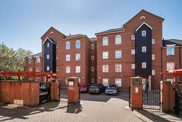 2 Bedroom Apartment To Rent In Katesgrove Lane, Reading, Berkshire, RG1