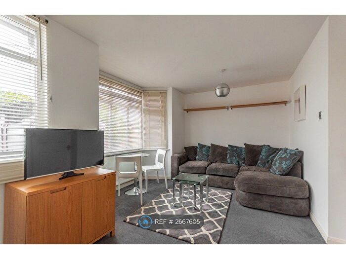 1 Bedroom Flat To Rent In Robinson Road, London, SW17