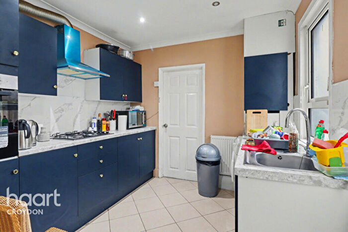 3 Bedroom Detached House For Sale In Clarendon Road, Croydon, CR0