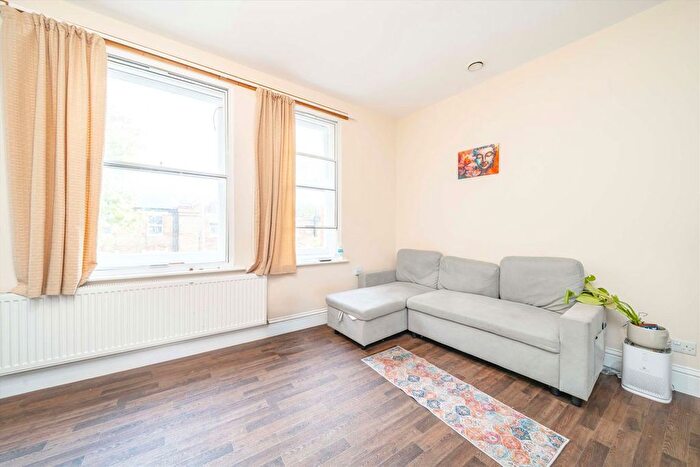 2 Bedroom Flat To Rent In The Mall, Ealing, W5