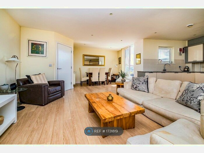 3 Bedroom Flat To Rent In Bridge Wharf, Chertsey, KT16