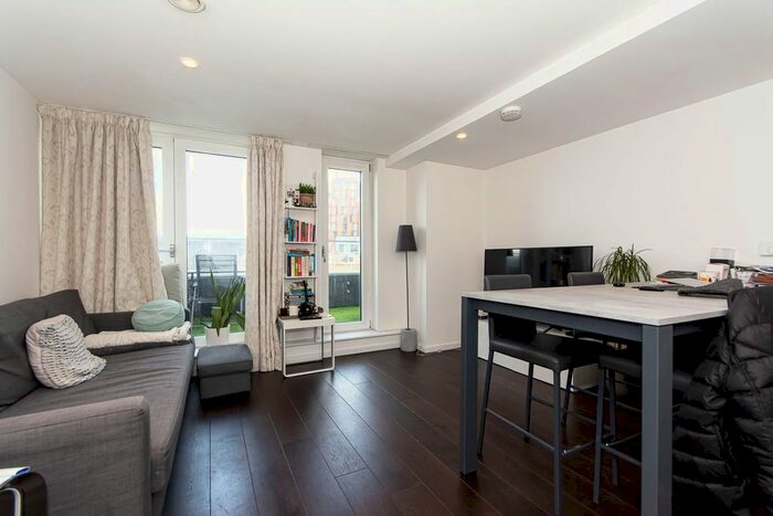 2 Bedroom Flat To Rent In Eagle Point, City Road, EC1V