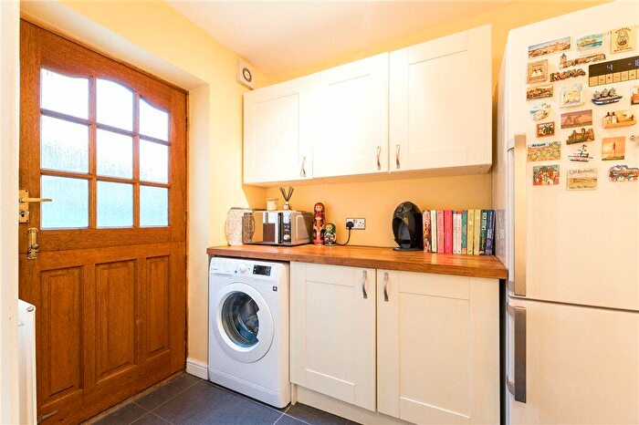4 Bedroom Detached House For Sale In Spring View, Gildersome, Morley, Leeds, LS27