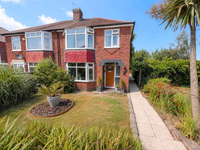 3 Bedroom Semi-Detached House For Sale In Weston Close, Sutton In Ashfield, NG17