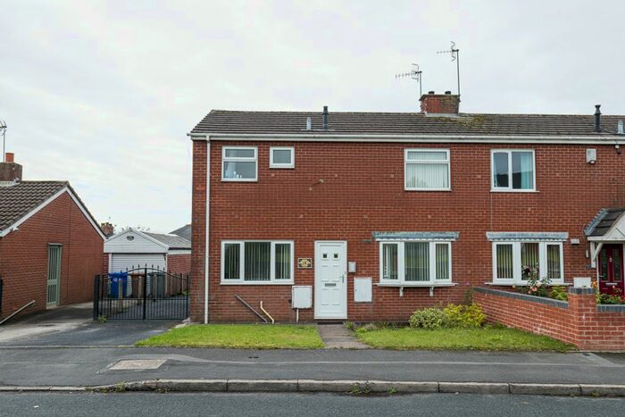 3 Bedroom Semi-Detached House To Rent In Rainford Close, Packmoor, Stoke-On-Trent, ST7