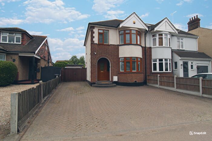 3 Bedroom Semi-Detached House For Sale In Ashingdon Road, Rochford, Essex, SS4