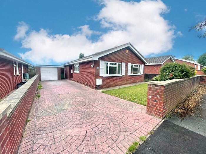 2 Bedroom Bungalow To Rent In Twickenham Crescent, Halfway, Sheffield, S20