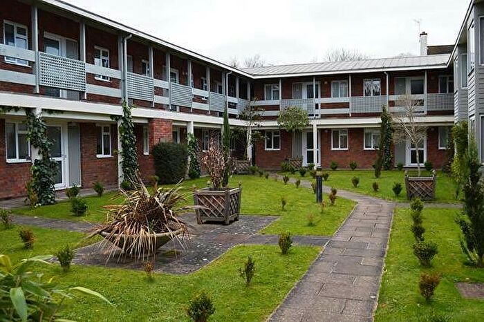 1 Bedroom Apartment To Rent In Bedroom Apartment St Floor In Guildford, GU1