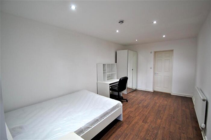 1 Bedroom Apartment To Rent In St Johns Terrace, Hyde Park, Leeds, LS3