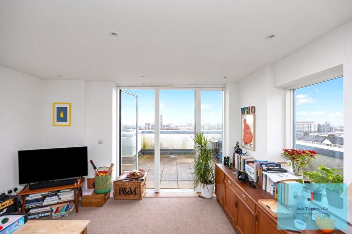 1 Bedroom Flat For Sale In Hove Park Gardens, Hove, BN3