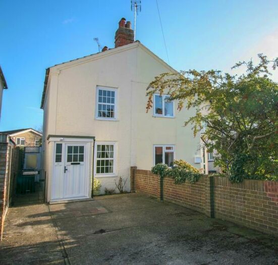 3 Bedroom Terraced House To Rent In Fairfield Road, Burnham, SL1