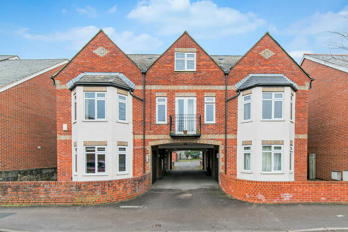 2 Bedroom Apartment To Rent In Crescent Road, Oxford, OX4
