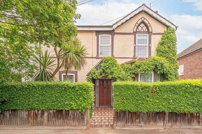 3 Bedroom End Of Terrace House For Sale In Thornhill Road, Croydon, CR0
