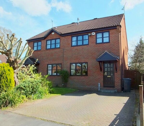 3 Bedroom Semi-Detached House To Rent In Hermitage Way, Kenilworth, CV8