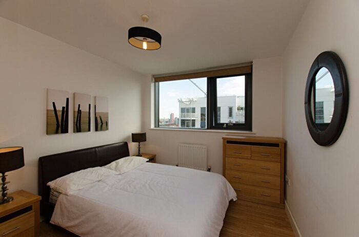1 Bedroom Flat To Rent In Blackwall Way, Canary Wharf, London, E14
