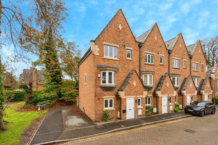 4 Bedroom Mews For Sale In Reeceton Gardens, Bolton, Greater Manchester, BL1