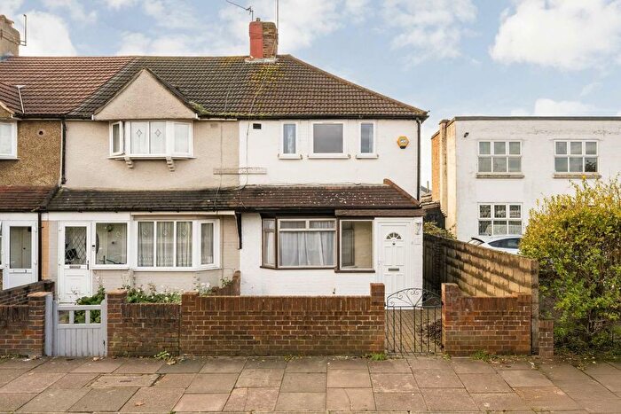 3 Bedroom Property To Rent In Hampton Road West, Hanworth, TW13