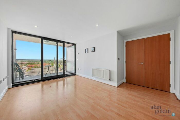 2 Bedroom Flat To Rent In Kingsway, London, N12