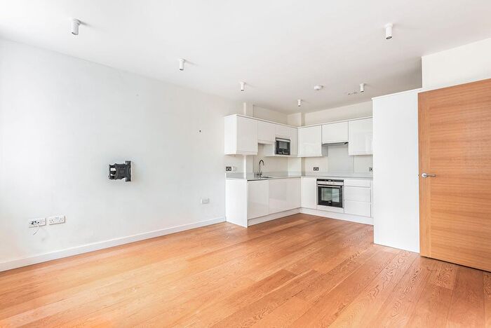 1 Bedroom Flat To Rent In Mansion House, Kennington Park Road, SE11
