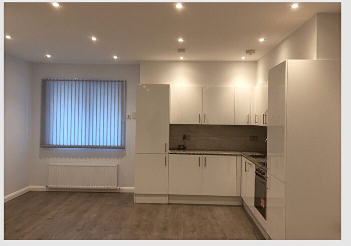 2 Bedroom Flat To Rent In North Road, UB1