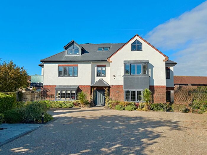 2 Bedroom Flat For Sale In Woodlands Avenue, Rustington, BN16
