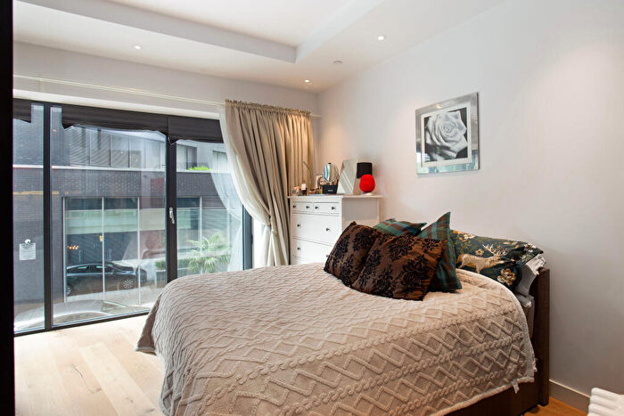 1 Bedroom Flat For Sale In Lyell Street, London, E14