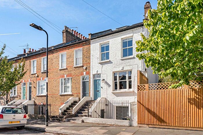 3 Bedroom Flat For Sale In Priory Road, London, W4