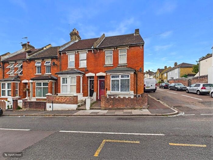 1 Bedroom Flat For Sale In Cliffe Road, Strood, Rochester, ME2