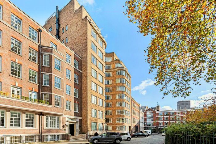Studio To Rent In Florin Court Charterhouse Square, London, EC1M