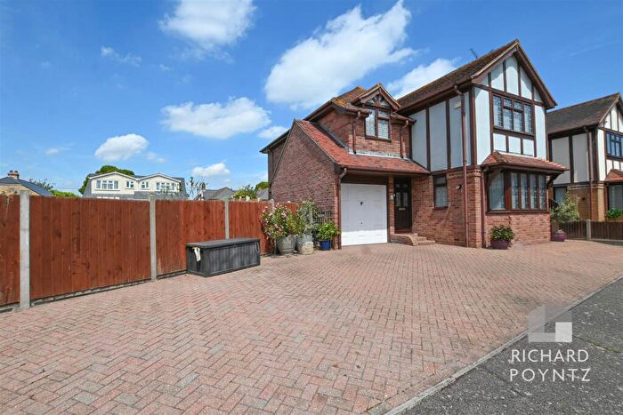 4 Bedroom House For Sale In Thorp Leas, Canvey Island, SS8