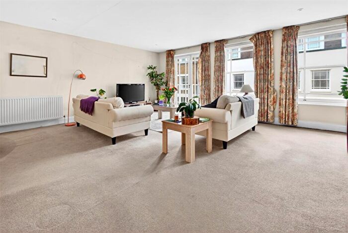 4 Bedroom Town House For Sale In Spencer Place, Canonbury, N1