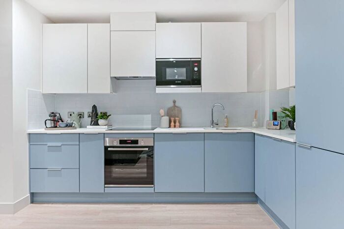 1 Bedroom Flat To Rent In The Oakgate, Leatherhead, KT22