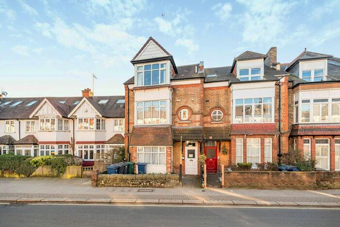 Studio To Rent In Fortis Green, East Finchley, London, N2