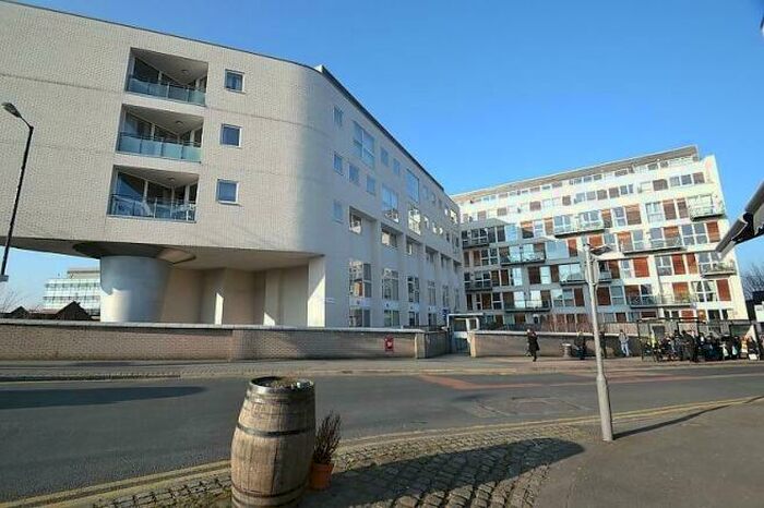 2 Bedroom Flat To Rent In Broad Road, Sale, M33