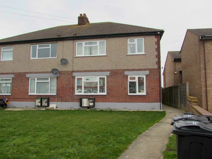 2 Bedroom Flat To Rent In Coppins Road, Clacton-On-Sea, CO15
