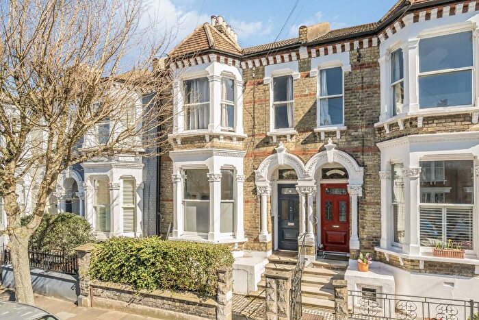 1 Bedroom Flat To Rent In Chestnut Grove, London, SW12