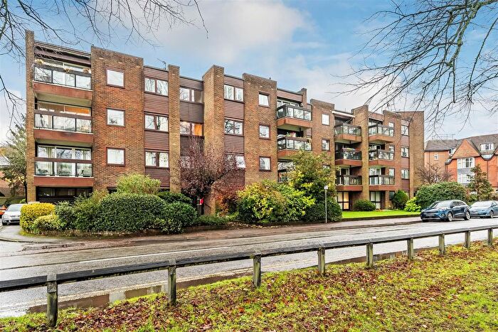 2 Bedroom Flat For Sale In Church Lane, Oxted, RH8