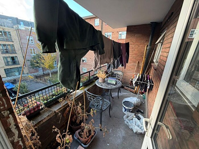 3 Bedroom Flat To Rent In Redcross Way, London, SE1