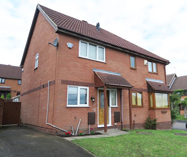 2 Bedroom Semi Detached House To Rent In Ibbetson Road, Churwell, LS27