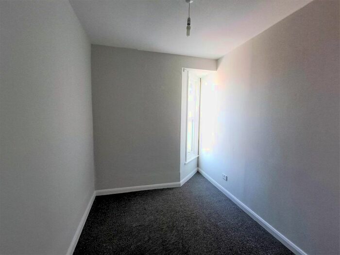 2 Bedroom Flat To Rent In Princes Avenue, Withernsea, HU19