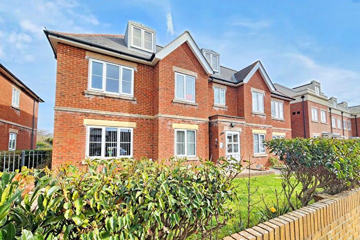 2 Bedroom Flat For Sale In High Street, Lee-On-The-Solent, PO13