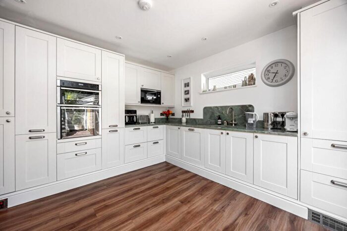 3 Bedroom Semi-Detached House To Rent In Bramble Rise, Brighton, BN1