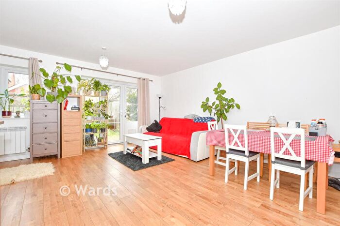 3 Bedroom Semi Detached House For Sale In Mallet Avenue, Maidstone, Kent, ME15