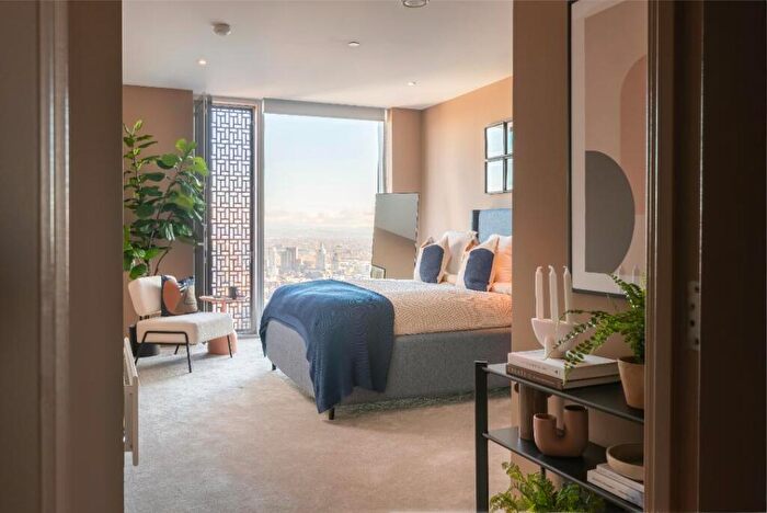 3 Bedroom Flat To Rent In Colliers Yard, M3