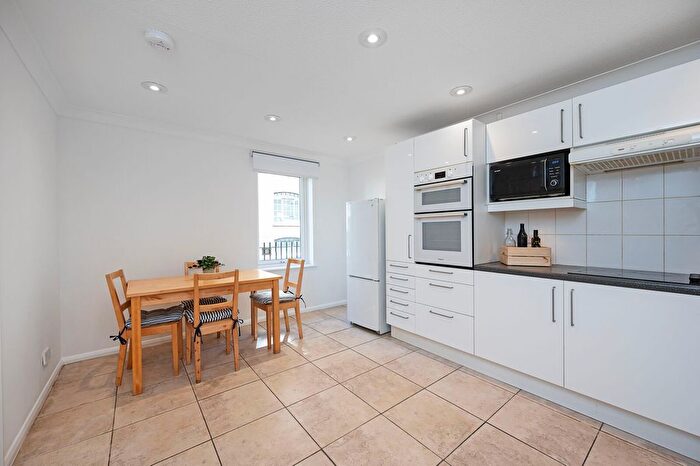 2 Bedroom Maisonette For Sale In Hooper Street, Aldgate, London, E1