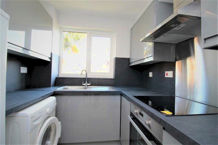 1 Bedroom Apartment To Rent In Plowman Close, Edmonton, N18