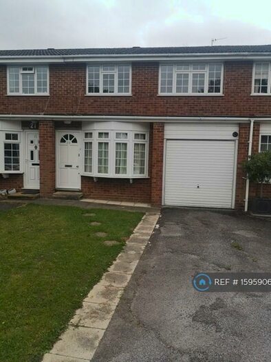 3 Bedroom Terraced House To Rent In St. Marys Road, Sindlesham, Wokingham, RG41