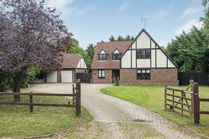 4 Bedroom Detached House For Sale In Burghfield Bridge, Burghfield, Reading, RG30