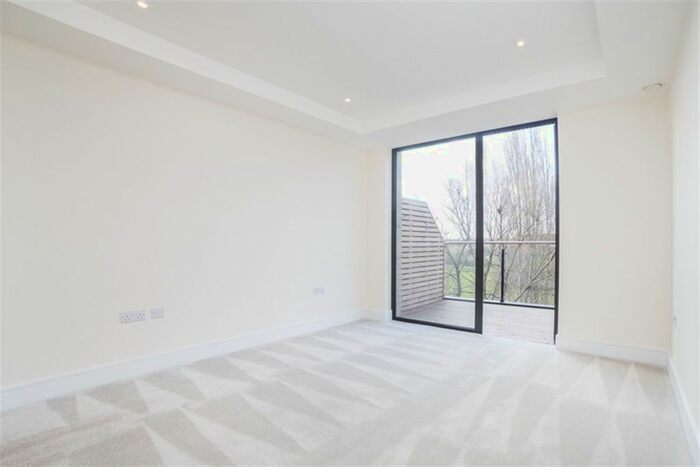 1 Bedroom Flat To Rent In Knaresborough Drive, London, SW18