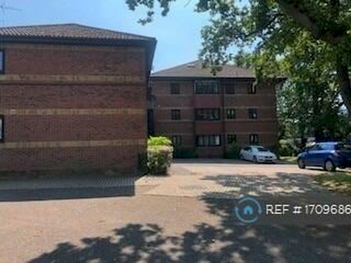 2 Bedroom Flat To Rent In Squires Walk, Southampton, SO19